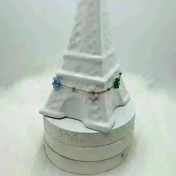 Spring themed Beaded Flower Bracelet - Picture 7 of 8